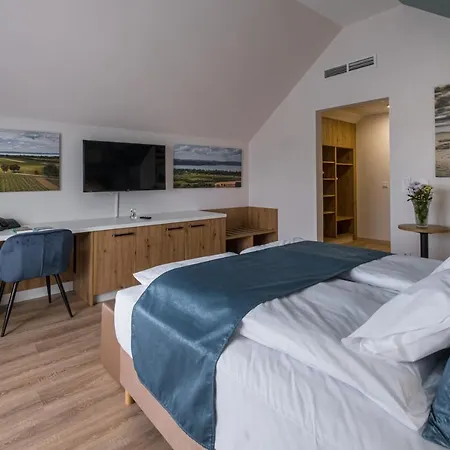 Kistuecsoek Food & Balatonszárszó