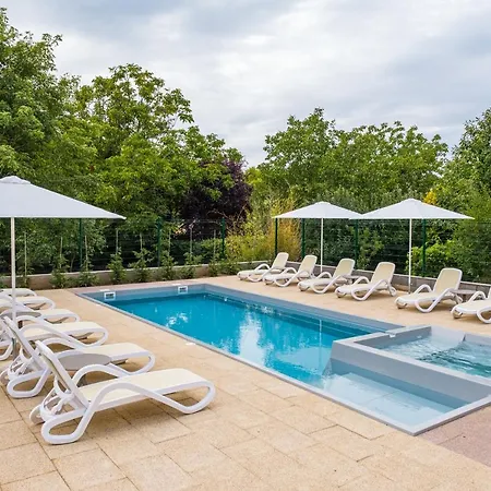 Hotel Kistücsök Food&room