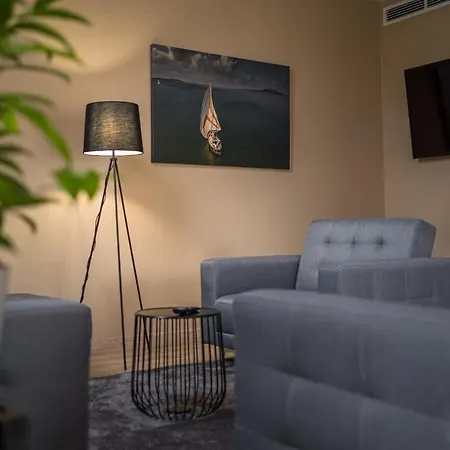 Kistuecsoek Food & Balatonszárszó