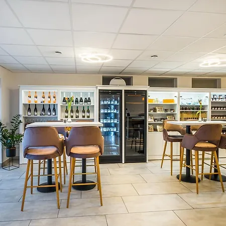 Kistuecsoek Food & Балатонсемеш