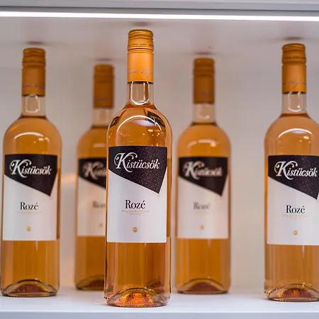 Kistuecsoek Food & 4* Balatonszárszó