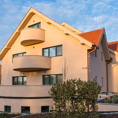 Kistuecsoek Food & 4* Balatonszemes