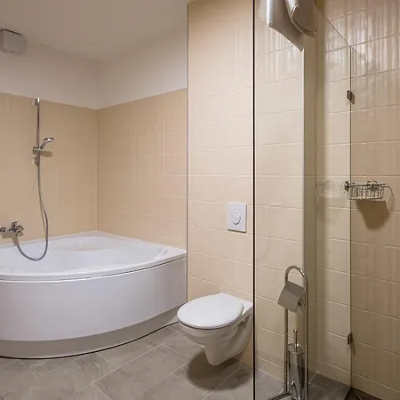 Kistücsök Food&room Hotel Balatonszárszó