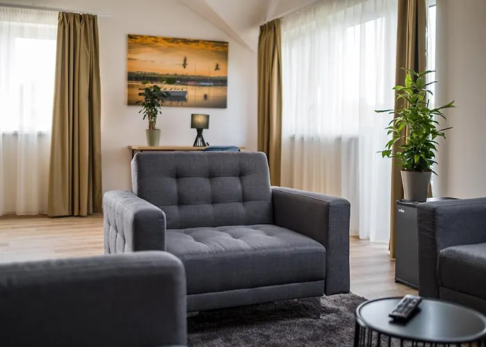 Kistuecsoek Food & Balatonszárszó