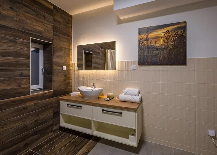 Kistuecsoek Food & ホテル Balatonszárszó