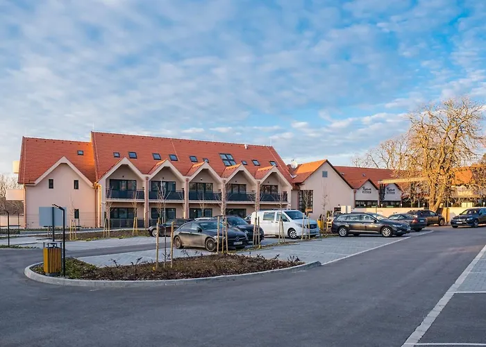 ホテル Kistuecsoek Food & Balatonszárszó